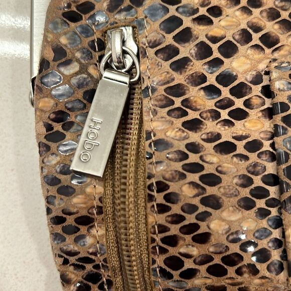 Hobo Lauren Clutch Wallet Snake Skin Print - Picture 10 of 16